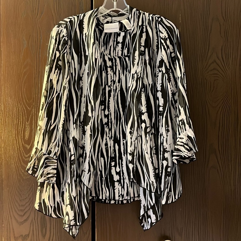 Alfred Dunmer black white sleeveless top with attached jacket. Size 8